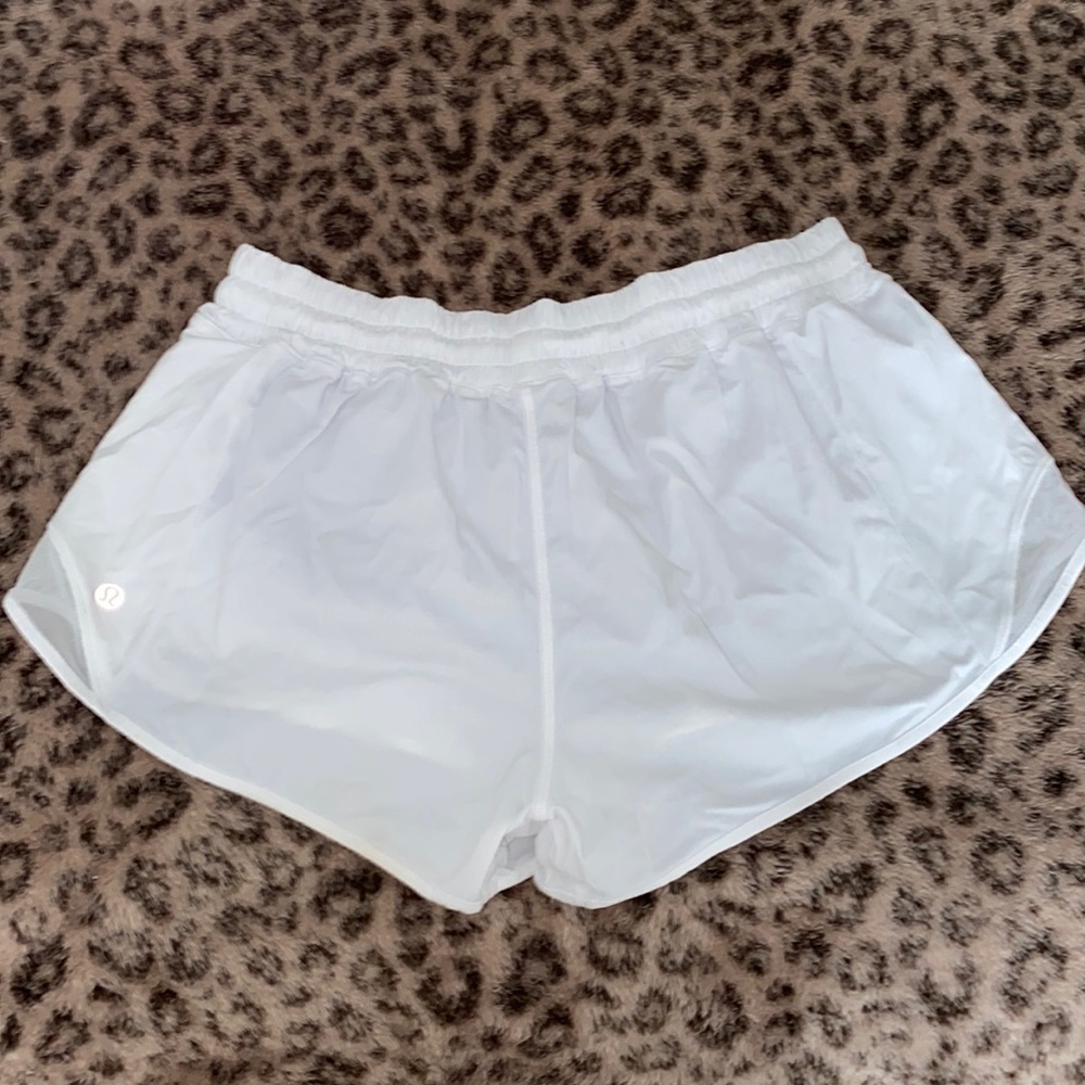 Lululemon Hotty Hot 2.5 LR Shorts